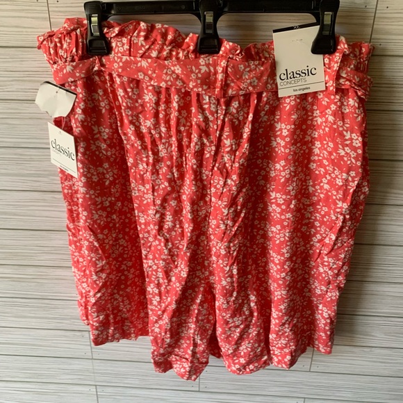 Classic concepts high waisted flowy shorts with Sam material belt - Picture 2 of 5